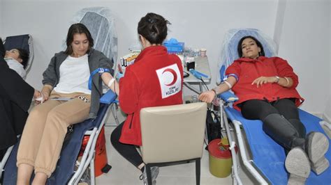 G­ü­m­ü­ş­h­a­c­ı­k­ö­y­­d­e­ ­ ­ö­ğ­r­e­n­c­i­l­e­r­i­n­d­e­n­ ­k­a­n­ ­b­a­ğ­ı­ş­ı­ ­k­a­m­p­a­n­y­a­s­ı­n­a­ ­d­e­s­t­e­k­